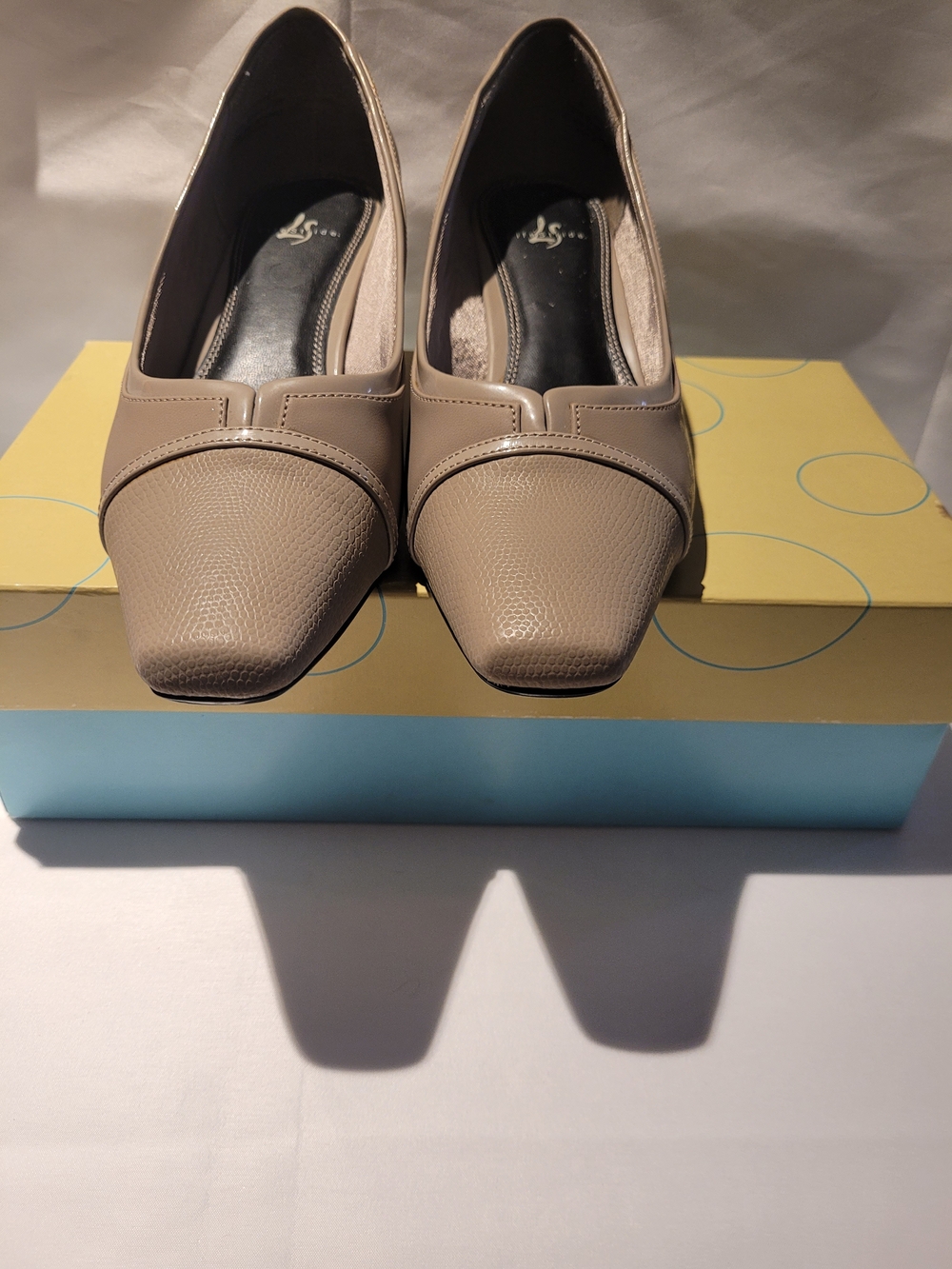 LifeStride Women's Beige Low Block Heel Pumps with Textured Toe Cap Size 8M